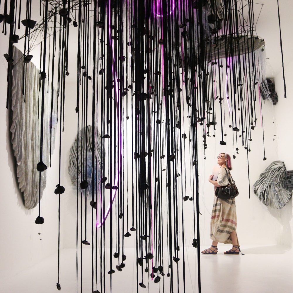 2019 | Tumpuk Lapis, Tampak Isi : Laras 5 | felt, acrylic, plaastic, yarn, stone, neon lights