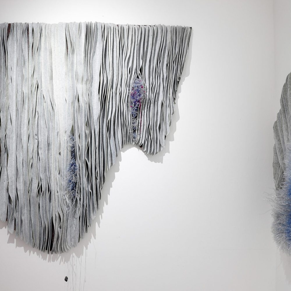 2019 | Tumpuk Lapis, Tampak Isi : Laras 5 | felt, acrylic, plaastic, yarn, stone, neon lights