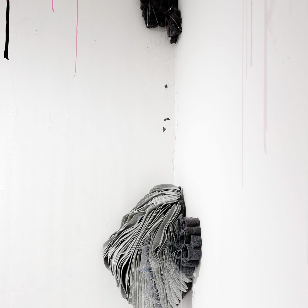 2019 | Tumpuk Lapis, Tampak Isi : Laras 5 | felt, acrylic, plaastic, yarn, stone, neon lights