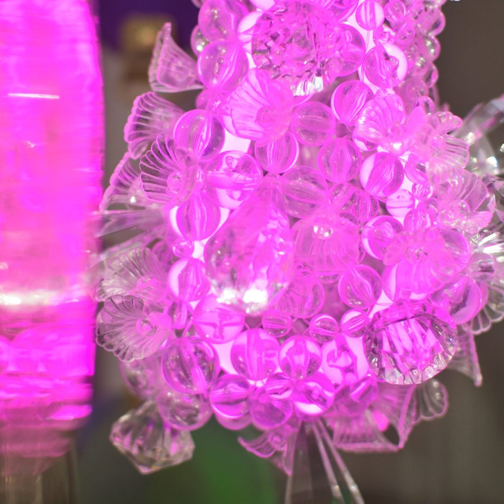 2022 | Tumpuk Lapis, Tampak Isi : Laras 9 | resin, acrylic, nylon, pigment, neon lights