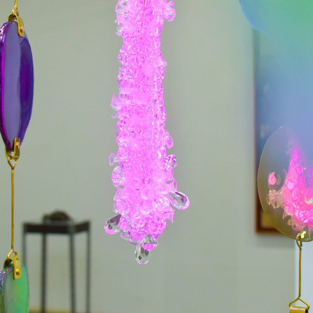 2022 | Tumpuk Lapis, Tampak Isi : Laras 9 | resin, acrylic, nylon, pigment, neon lights