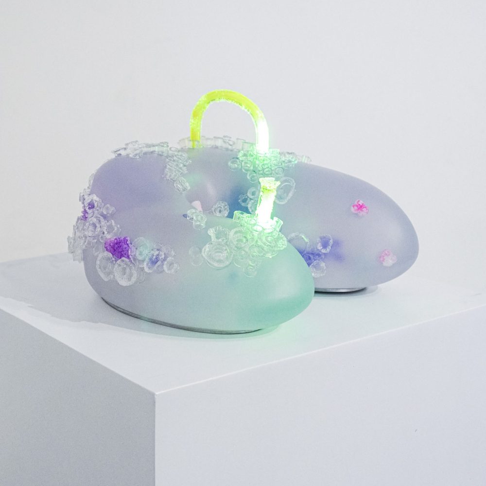 2023 | Tumpuk Lapis, Tampak Isi : Laras 12 | 30 x 32 x 20 cm | resin, acrylic, paint