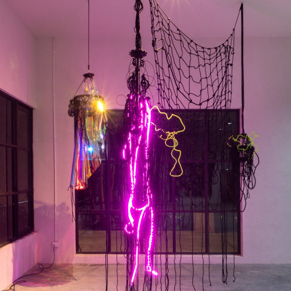 2024 | Ruang Fana : Dinamika 12 | pv, braided rope, alumiunium, led