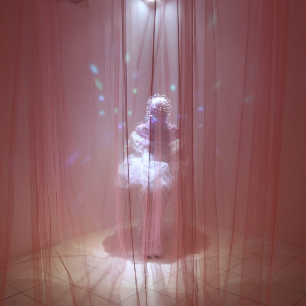 2017 | Tumpuk Lapis, Tampak Isi  acrylic, fabric, beads, nylon